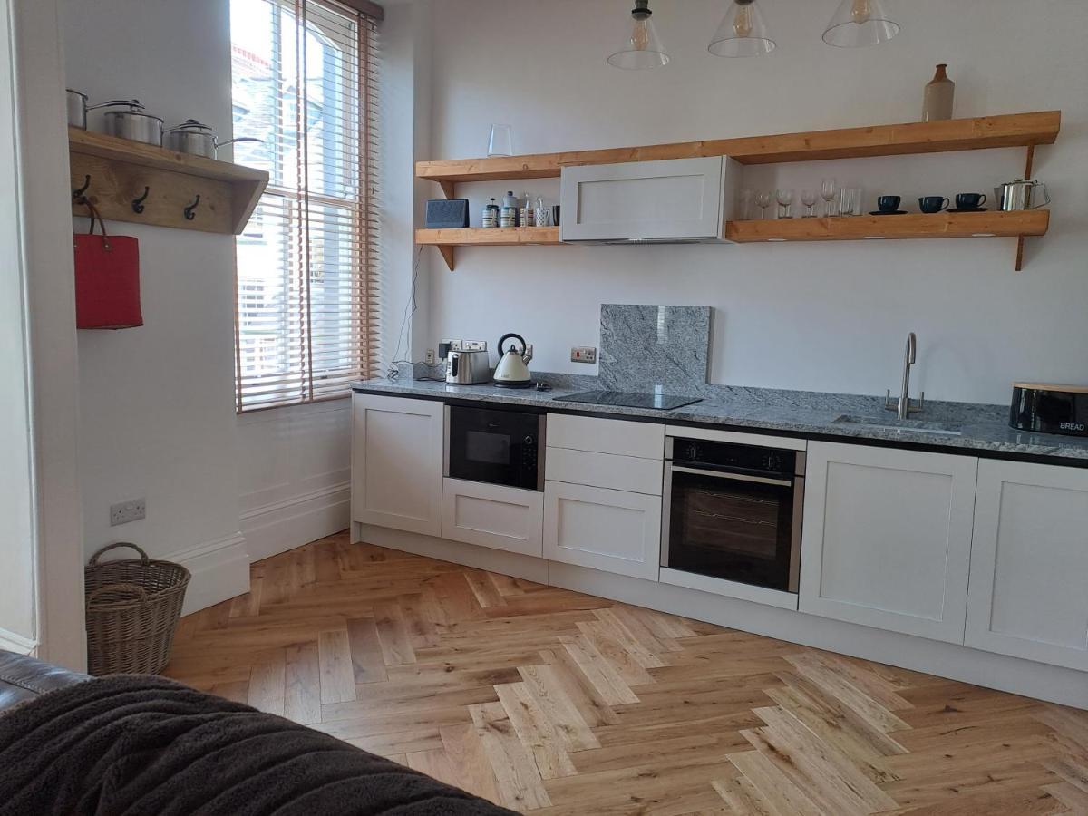 Spinnaker - Self Catering Apartment, Tenby Exterior photo